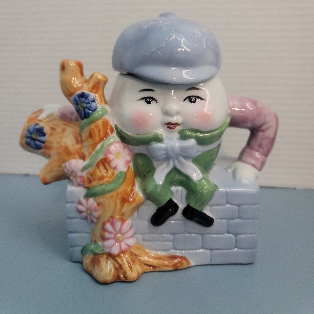 Feitx Humpty Dumpty Collectible Teapot Anthropomorphic Nursery Rhyme 6-3/4”